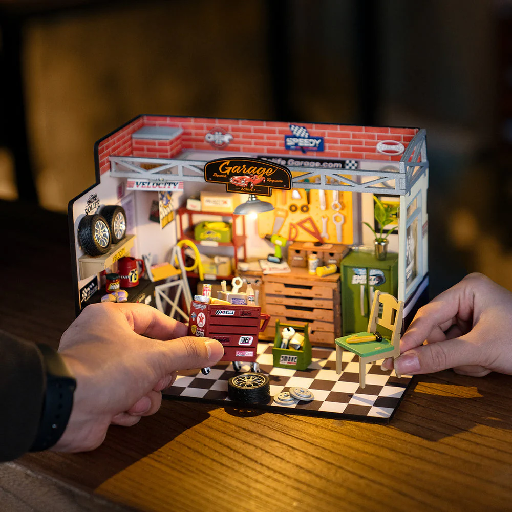 Rolife Garage Workshop DIY Miniature House Kit - Image 5