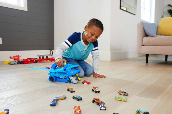 Hot Wheels City Ultimate Dual Dragon Hauler - Image 6