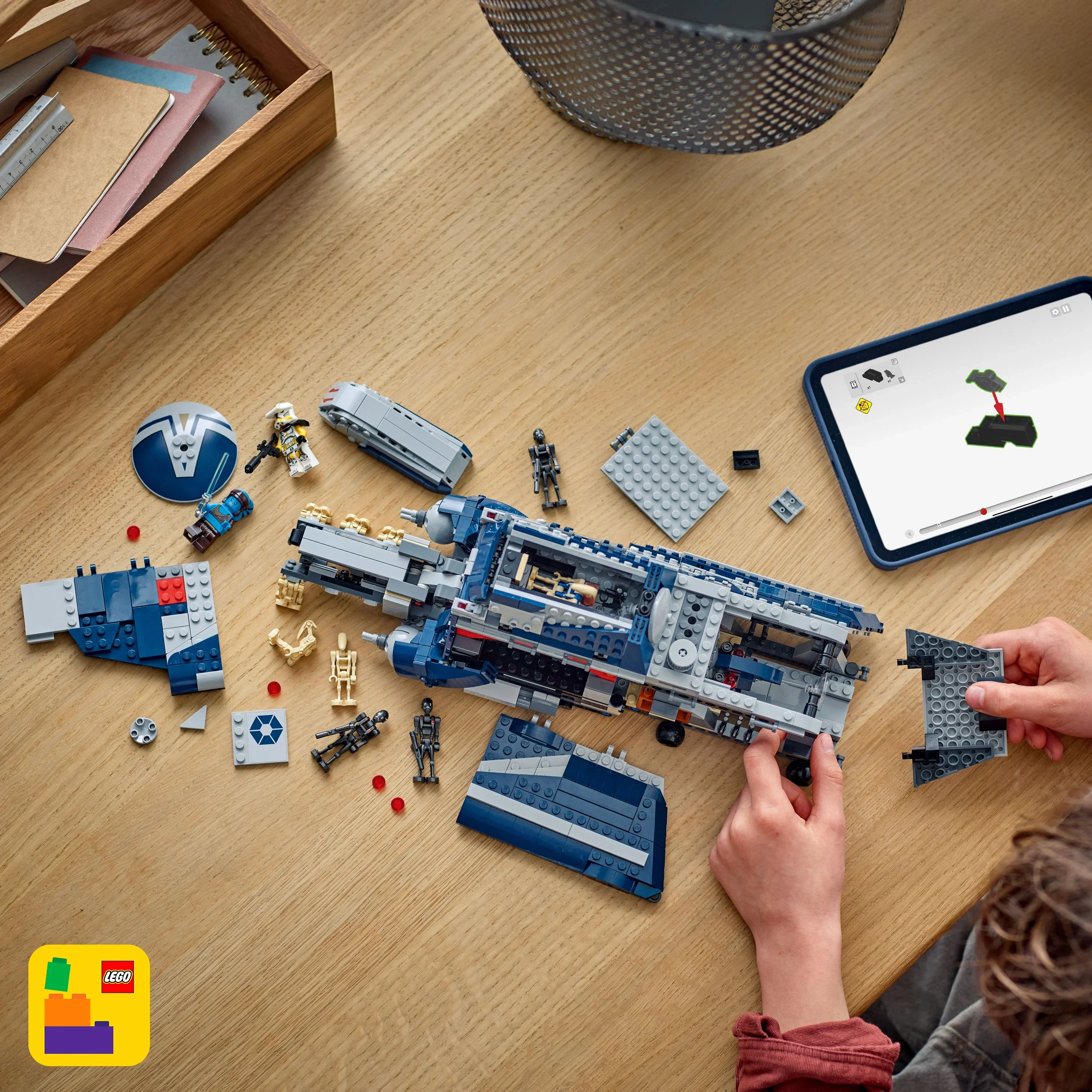 LEGO Star Wars Battle of Felucia Separatist MTT 75435 - Image 6