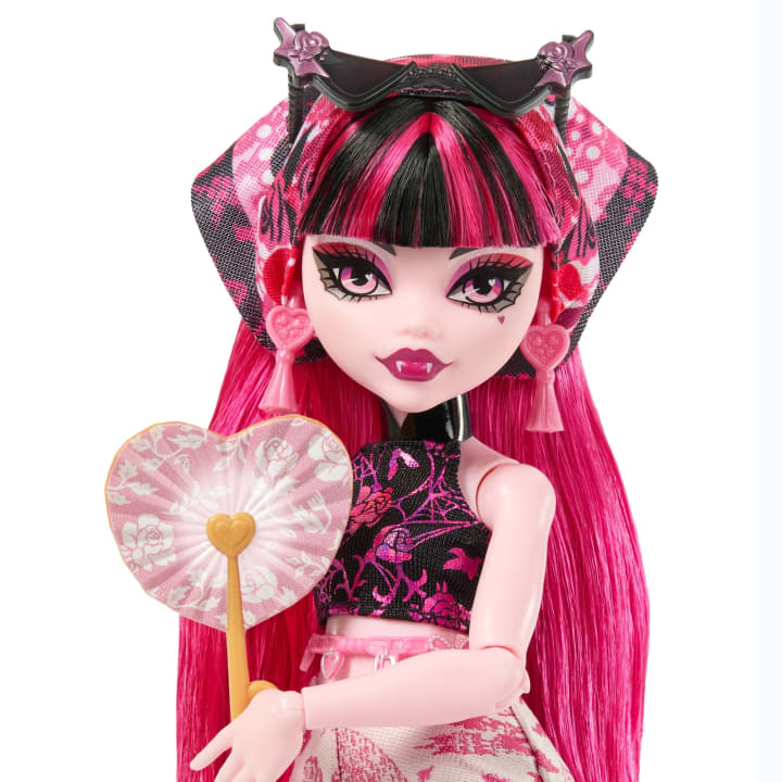 Monster High Skulltimate Secrets Gore-Geous Oasis Draculawa - Image 5